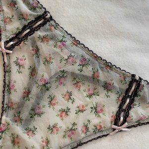 Legaby Thong